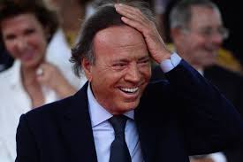 Julio Iglesias nega acusações de abuso sexual e diz que são 'absolutamente falsas'