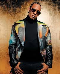 How old is this celebrity? R Kelly Birthday Real Name Family Age Weight Height Wife Affairs Bio More Black Hollywood Kelly Singer