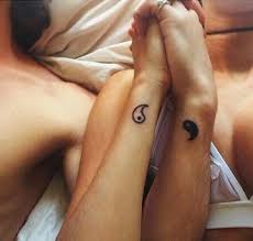 Simbolicos Y Profundos Tatuajes De Union De Pareja Tatuajes A Juego Para Parejas Tatuajes De Parejas Tatuajes Amigas