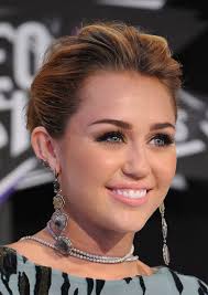 Having a round face means that the measurements of your face are all pretty close together. Looking For Hairstyles For Round Faces Here S All The Celeb Inspo You Need Sheknows