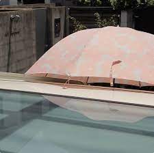 雨の日のお悩み解消 子どもを傘のポタポタ雨に濡らさない裏ワザ 傘 子ども 車 濡れない 裏ワザ 赤ちゃん 便利 ママタス 傘 ベビーグッズ 手作り 裏ワザ