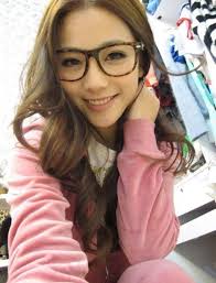 Jane Low updated her profile picture.