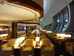 The three lounges can accommodate more than 4,600 passengers at one time. Lounge Review Emirates Business Class Lounge Dxb T1c Gates 19 22 Closed Temporarily Loungereview Com