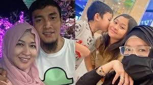 Okie Agustina Ungkap Rasa Saling Sayang 2 Anaknya Yang Beda Ayah Kandung Tetap Begini Sampai Besar Tribunnews Com Mobile