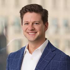 Loe Smith's Instagram, Twitter & Facebook