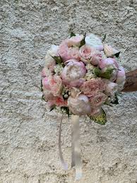 Rose inglesi fiori simili alle peonie. Bouquet Da Sposa Di Peonie Rose Inglesi E Fiori D Arancio Nel 2021 Bouquet Da Sposa Fiori D Arancio Bouquet