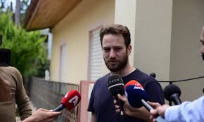 Τα στοιχεία που έδειξαν τον δολοφόνο. Egklhma Sta Glyka Nera O Syzygos Ths Karolain Anagnwrise Th Glwssa Poy Miloysan Oi Dolofonoi Sportime Gr