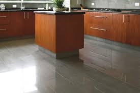 A su alta resistencia y durabilidad podemos añadir su fácil mantenimiento y limpieza. Pisos Porcelanatos Sol De Mayo Srl Pisos De Madera Flotantes