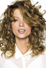 Coupe De Cheveux Mi Long Degrade Boucle Recherche Google Coupe De Cheveux Coupe Cheveux Frises Cheveux