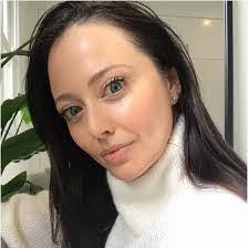 Alisa Kerr's Instagram, Twitter & Facebook