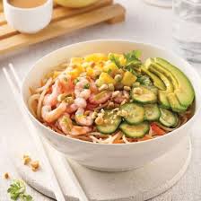 Rouleaux De Printemps En Bol Recettes Cuisine Et Nutrition Pratico Pratique Cuisine Poke Bowl Healthy Diet Recipes