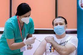 Florin cîțu a purtat un tricou cu mesajul #împreună învingem pandemia. Update Premierul CiÈ›u S A Vaccinat Impotriva Covid 19 Am Vrut SÄƒ Dau Un Semnal Romanilor SÄƒ Se Vaccineze Hotnews Mobile
