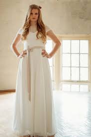 Die suche nach der richtigen robe für die standesamtliche trauung stellt so manche frau vor. Pin Auf Grune Hochzeit Nachhaltig Heiraten