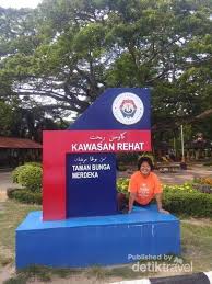 Harga satu tangkai oriental lily dapat mencapai 500 ribu rupiah. Foto Taman Bunga Cantik Di Malaysia Bukan Indonesia