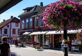 Гер хеннинг хопланд, симен альсвик, эйстейн карлсен. Lillehammer Sentrum Shops Lillehammer Norway