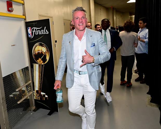 Pat McAfee peels back curtain on Travis Kelce-Taylor Swift wedding after  surprise invite
