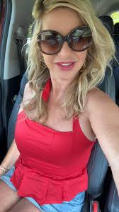 Another great Hollister find! I love this top because it has built-in bra  support: LOVE this from Hollister!  https://hollisterco.app.link?$deeplink_path=product%2Fcollection%2F597756%2Fkic%2FKIC%5F340%2D5148%2D00125%2D510&$desktop_url=https%3A%2F%2Fwww  ...