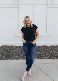 Ways To Style A Basic T Shirt With Jeans High Waisted Jeans And A Basic Black Tee With Simple Spring Outfits Jeans And T Shirt Outfit Tucked In Shirt Outfit