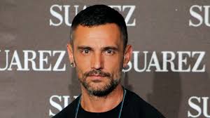 Quién era David Delfín, el diseñador de moda que fue pareja de Pelayo Díaz:  su relación con Bimba Bosé, su estilo trasgresor y su dolorosa muerte