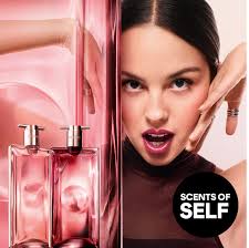 Editorial fashion Olivia (New York New York February 2020 Olivia Vinten  Walks Runway — Stock)