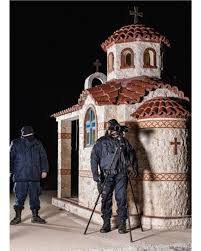 Ihre geplante ausrüstung mit dienstpistolen, schlagstock und pfefferspray könnte rechtswidrig sein. Frontex Zu Besuch Im Hauptquartier Der Eu Grenzschutzagentur Sz Magazin