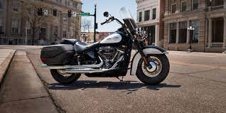 2019 Harley Davidson Heritage Classic Pictures Specs And Pricing In 2021 Motorcycle Windshields Classic Harley Davidson Harley Davidson Bikes