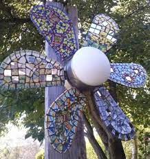 10 Gorgeous Diy Windmills That Add Charm To Your Lawn And Garden Diy Gardendecor Decorating Windmills Backyard Handmade Garden Crafts Garden Art Yard Art