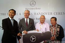 Established since 2002, htc travel began with a group of dedicated and experienced team in the travel industry. Mercedes Benz Malaysia Hands Over 5 S400l Hybrid To Metro Travel Tours Service Autofreaks Com