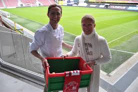 De capaciteit bedraagt, na de huidige fase van de verbouwingswerken, 12.414 plaatsen. Culinair Genieten Tijdens De Wedstrijd Bistro Berto En Zulte Waregem Lanceren Essevee Match Box Waregem Hln Be