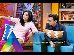 .menyembul keluar.ternyata celana dalam bagi mereka tidak perlu dan penting.padahal kegunaan dari celana dalam kan mencegah miss v menyembul, tapi ini adalah foto kejadian di acara bukan empat mata yang sudah lama gan, saat olga membuka rok artis vega darwanti sampai kelihatan. Download Presenter Kelihatan Cd Mp3 Mp4 3gp Flv Download Lagu Mp3 Gratis