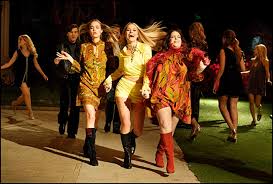 Emile Hirsch Margot Robbie Rebecca Rittenhouse And Rachel Redleaf In Once Upon A Time In Hollywood 2019 In 2020 Hollywood Scenes Hollywood In Hollywood