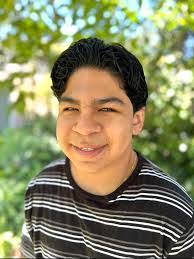 Roland Munoz's Instagram, Twitter & Facebook