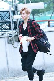 Beli kemeja kotak kotak pria online berkualitas dengan harga murah terbaru 2021 di tokopedia! 10 Ide Mix And Match Kemeja Kotak Kotak Ala Idol Kpop Cowok