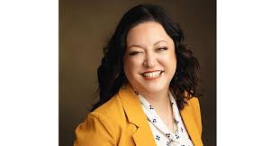 Alumna Marjorie (Iwai) Maas ('02) will give the commencement address during  graduation, Dec. 14. Whether as an executive, marketer, fund developer,  advocate or consultant, Maas has helped both startup and established  initiatives