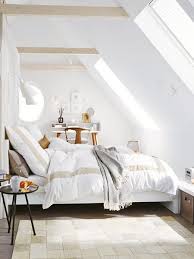 Unterm Dach Schlafzimmer Mit Schragen Einrichten Wohnidee Schlafzimmer Einrichten Dachgeschoss Schlafzimmer Schlafzimmer Dachschrage