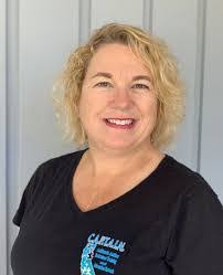 Leslie Comstock's Instagram, Twitter & Facebook