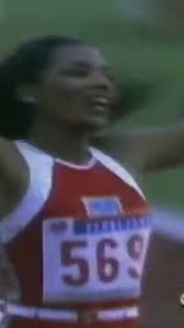 37 anos de um recorde que perdura no tempo 🔥, Foi a 29 de setembro de  1988, em Seul, que Florence Griffith Joyner fixou aquele que ainda é o  máximo mundial dos 200 metros (21.34)., Desde então, ...