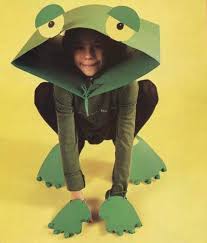 La parte più complicata è stata ritrovare tra le mie mille scatole i pantaloni e la maglietta rotti che avevo messo da parte in attesa che. Vestiti Di Carnevale Fai Da Te Crea Un Costume Da Ranocchia Tutto Mamma Carnevale Fai Da Te Costumi Di Halloween Fai Da Te Carnevale