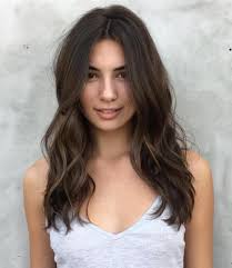 Another flattering style for straight hair, this one (seen on supermodel joan smalls) leaves the front layers tan equal length to the main body of hair. 40 Flattering Haircuts And Hairstyles For Oval Faces
