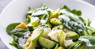 салат с курицей и грибами и огурцами и яйцами Salat So Shpinatom Avokado Yajcami I Ogurcami Nacionalnaya Eda Salaty Dieticheskie Recepty