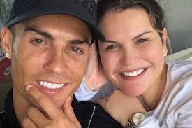 La artista se encuentra ingresada en un hospital de madeira a causa del. Katia Aveiro Arrasa Van Dijk Por Comentario Sobre Ronaldo