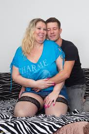 bbw nude toni katvixen playing with her glass toy dessert - MegaPornX