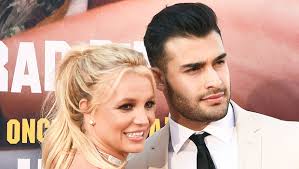 Seeing britney spears' social media posts, over 134,000 fans concerned about her mental health have signed a petition asking for spears to get out of the singer, musician and performer britney spears left her 24.9 million instagram followers confused and concerned with her posts, many worried that the. Britney Spears Boyfriend Sam Asghari Professes His Love In Big Eye Video Hollywood Life News Dome