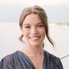 Carlotta Porter's Instagram, Twitter & Facebook