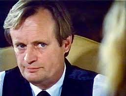 Humpday Grumpday at the Department of Eye Candy… more a smoldering glare  today…