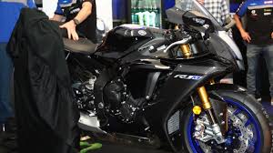 Yamaha's r1 family brings genuine racebike fun to the unwashed masses for a price that belies their capabilities. 2020 Yamaha Yzf R1 R1m Revealed Youtube