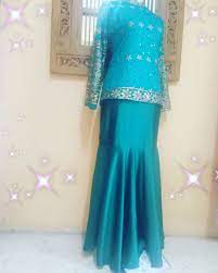 Kain kembang payung bergetah di pinggang, boleh dibeli berasingan. Mini Kurung Kain Kembang Payung Kembang Mini Collection