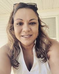 Lorie Robles's Instagram, Twitter & Facebook