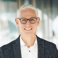 2100+ profils pour “Theus”