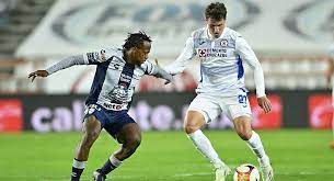 Juan escobar (cruz azul) disparo de cabeza desde el centro del área al centro de la portería. Juan Reynoso Logra Su Primer Triunfo Como Dt De Cruz Azul En La Liga Mx Guard1anes De Mexico
